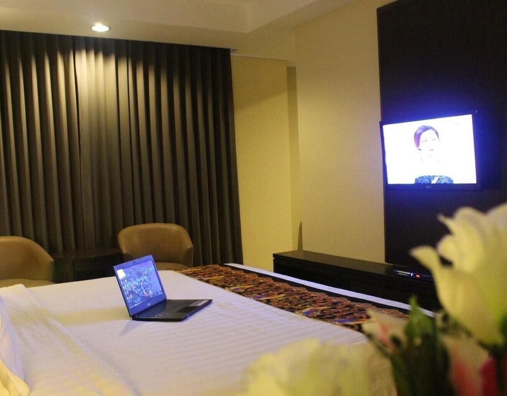 Grand Abe Hotel Jayapura Exterior photo