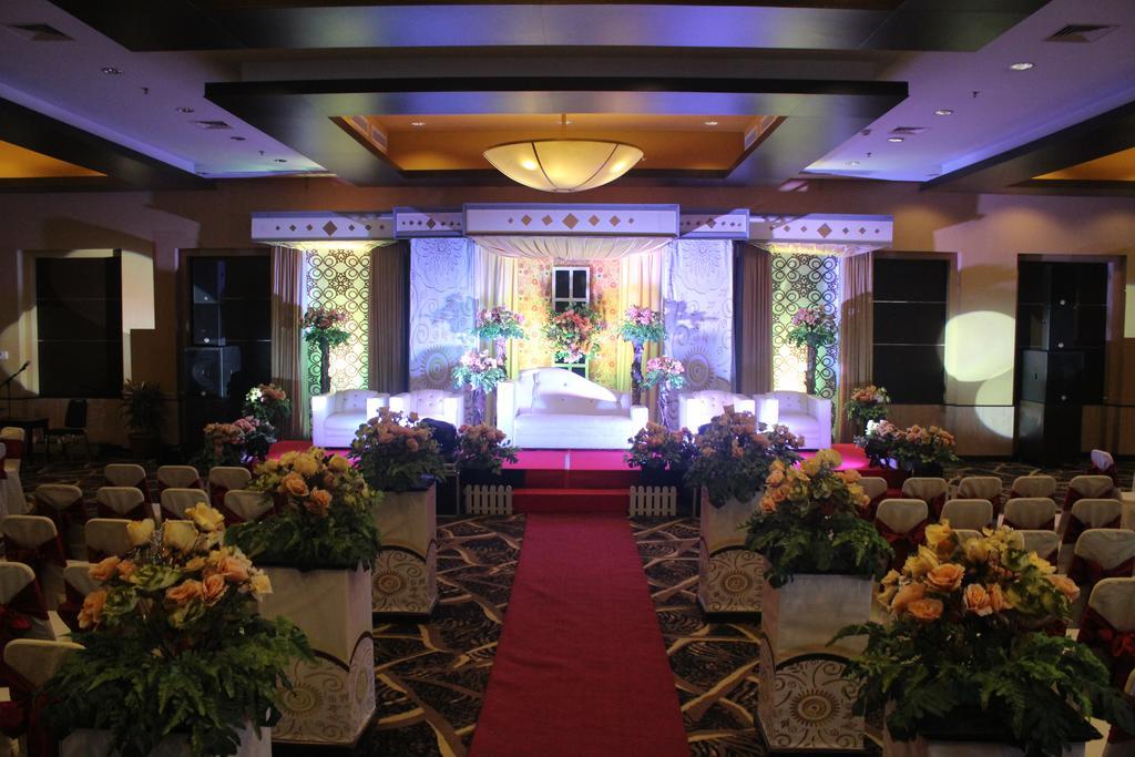 Grand Abe Hotel Jayapura Exterior photo